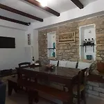 Petrinο Katochori 公寓 *