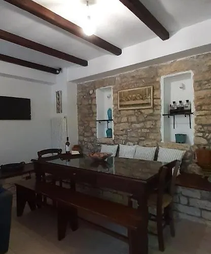 Petrinο Katochori 公寓 *